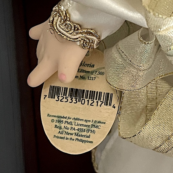 PRECIOUS MOMENTS “GLORIA” Angel Doll, In Plastic Case, On PM Doll Stand-No Box! - Picture 2 of 12